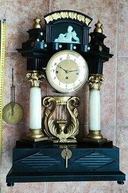starožitné veliké krbové dvousloupkové hodiny Bidermeyer