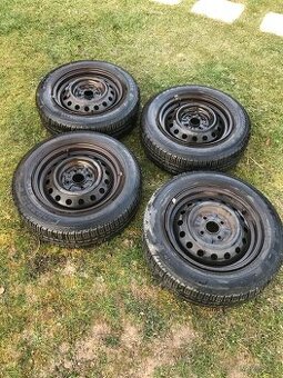 Plechove disky 4 x 14" na letních pneu Pirelli