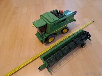 Kombajn John Deere T670i (Bruder 2132)