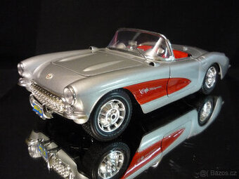 Chevrolet Corvette 1957 stříbrný Bburago 1/18