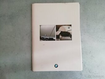 BMW E32 -složky s katalogy 1987 v angličtině -britská mutace