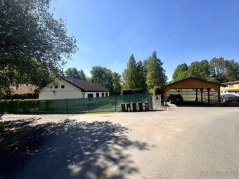 Dva RD s krytým stáním, kolnou a zahradou 2155 m2 - Rozvadov - 1