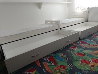 Dětská postel Ikea Kritter + police a šuplíky