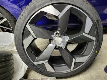 NOVÉ 19" Škoda TORCULAR original Superb 4 IV 3P 2025 ET44