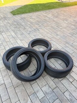 Zimní pneu Nokian 225/40 R19 a 255/35 R19