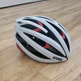 Uvex cyklo přilba