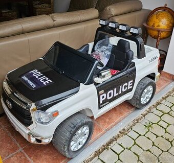 Elektrické autíčko pro dvě děti Toyota Tundra XXL 24V POLICE