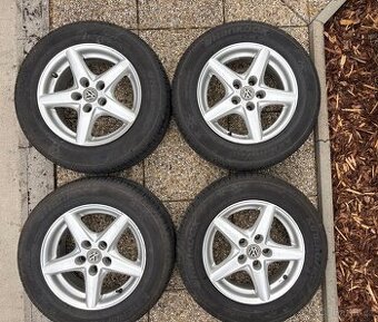 Letní originální alu kola Volkswagen s pneu 195/65 R15