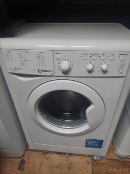 Pračka Indesit. Úzká 41cm. 1000 ot/min. A+/ 5kg. Rychlý prog