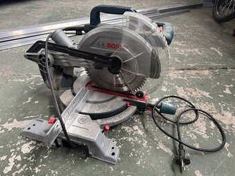 Pokosová pila Bosch GCM216