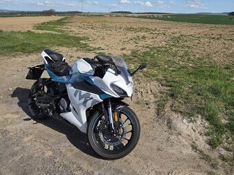 CFMOTO 300 SR
