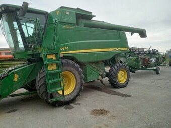 Sklízecí mlátička JOHN DEERE C670