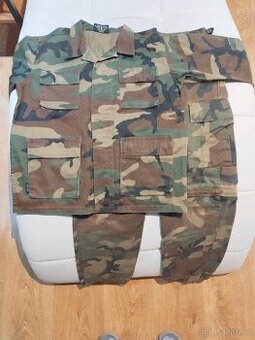 Maskáče 2 komplety, vesta + drobnosti zdarma