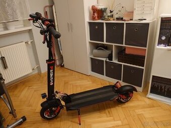 Elektrokoloběžka EV Viper 4 (2022) – top stav, 610 km