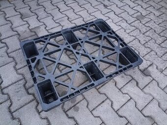 Plastové palety 80x60cm