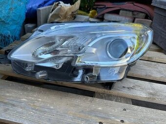 Levé přední světlo Peugeot 2008 před facelift - 1