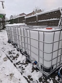IBC 1000 L na plastove paletě