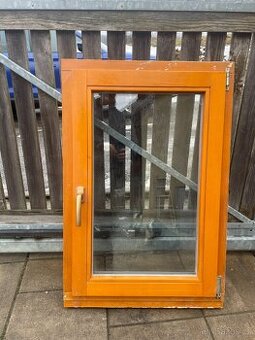 Dřevěné Eurookno 67 x 102 cm – Pravé, demontované