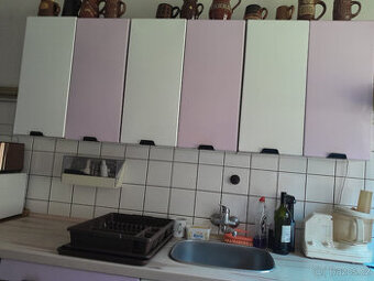 stará plechová kuchyň