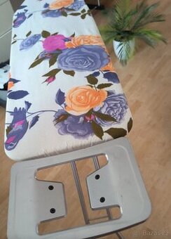 Žehlicí prkno s květinami