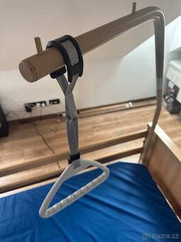 Zavtní polohovac postel s hrazdou a speciání matrací