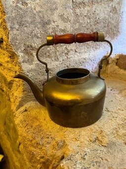 Stará mosazná konvička