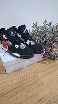 Boty Jordan 4 Retro White Thunder.