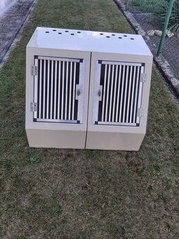 Prodám plastovou bednu na přepravu psů