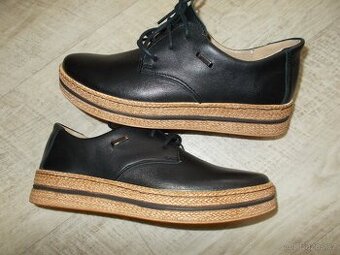 NÁDHERNÉ ODLEHČENÉ KOŽENÉ BOTY HILBY V.37 NOVE