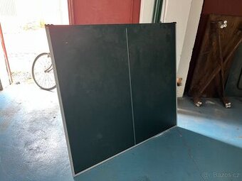 Ping pong stůl