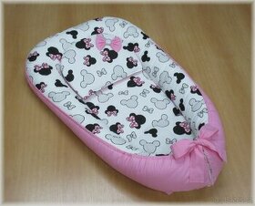 Růžové hnízdečko pro miminko s polštářkem a mašlí