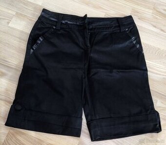 Společenské lesklé kraťasy