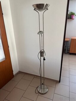 Stmívatelná stojací lampa