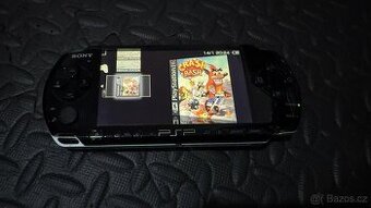 Sony PSP 3004  s krabicí, hrami a veškerým příslušenstvím