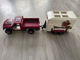 Auto s přívěsem na koně Schleich