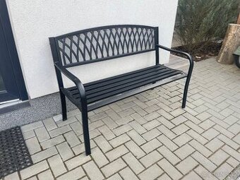 Zahradní lavice