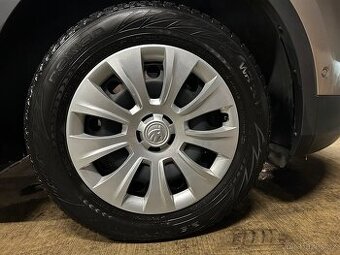 Zimní sada pneumatik + poklice originál škoda - 1