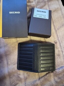 KOŽENÁ PENĚŽENKA NA KARTY SECRID PREMIUM SLIMWALLET EMBOSS L - 1