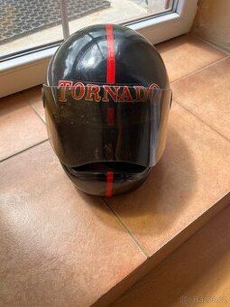 Helma na moto tornado
