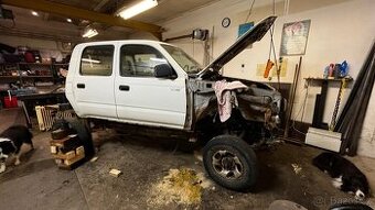 Toyota Hilux 2000 - 2LT 66kw (doklady a díly)