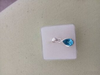 Krásný stříbrný přívěsek Topaz swiss blue