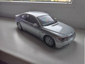 Model auta 1:18