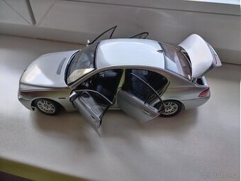 Model auta 1:18