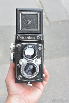 YASHICA D + BRAŠNA / TOP STAV