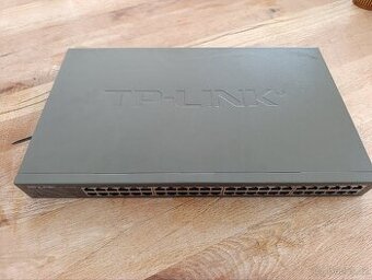 Switch TP link 48 portu - 1