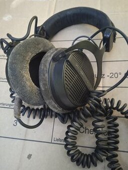 Sluchátka Beyerdynamic DT-990 pro