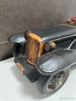 Dřevěné autíčko