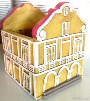 Vintage květník domeček