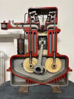 Školní model motoru