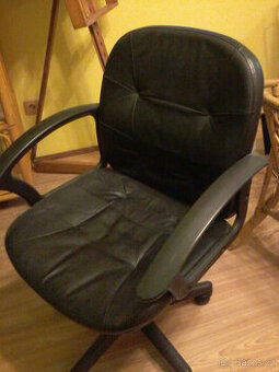 KANCELÁŘSKÁ ŽIDLE